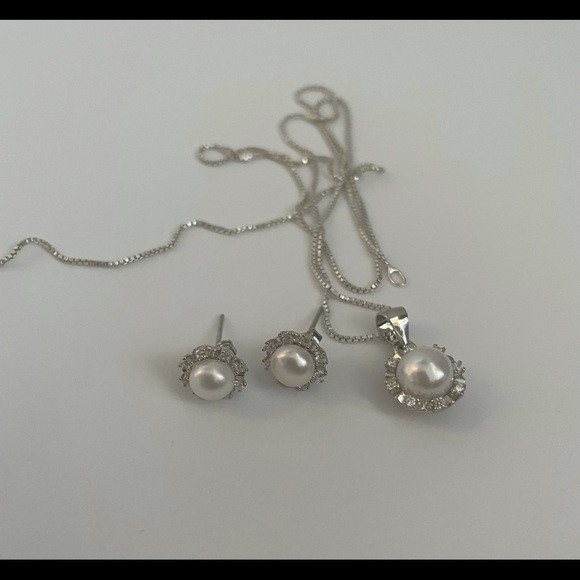 Sterling silver,fresh water pearl with CZ  set - Picture 4 of 9